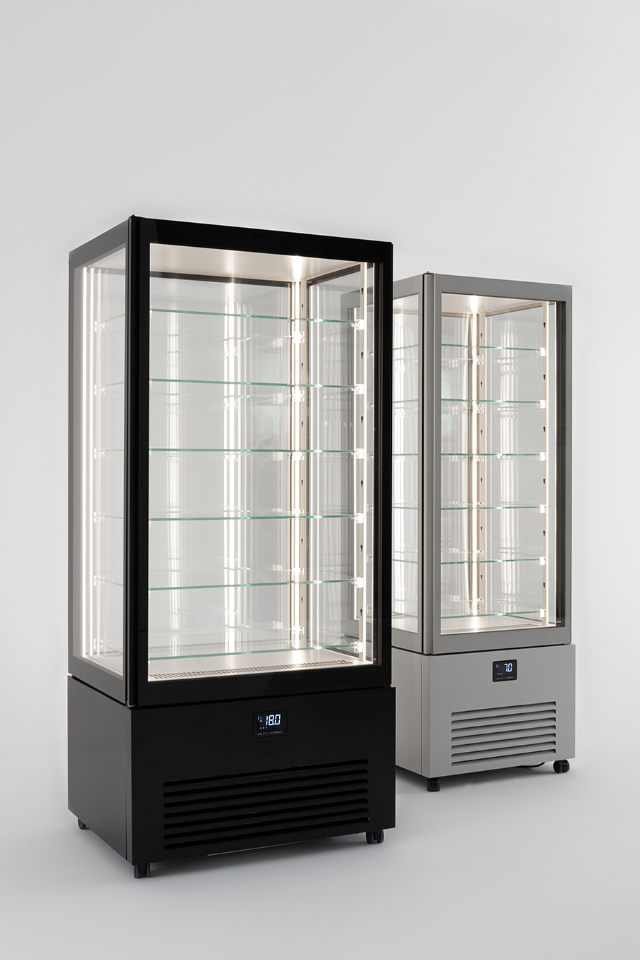 Verticale refrigerato K2 in due sue dimensioni (900 e 700), colore nero RAL 9005 e grigio seta RAL7044, con funzionalità dual temperature.